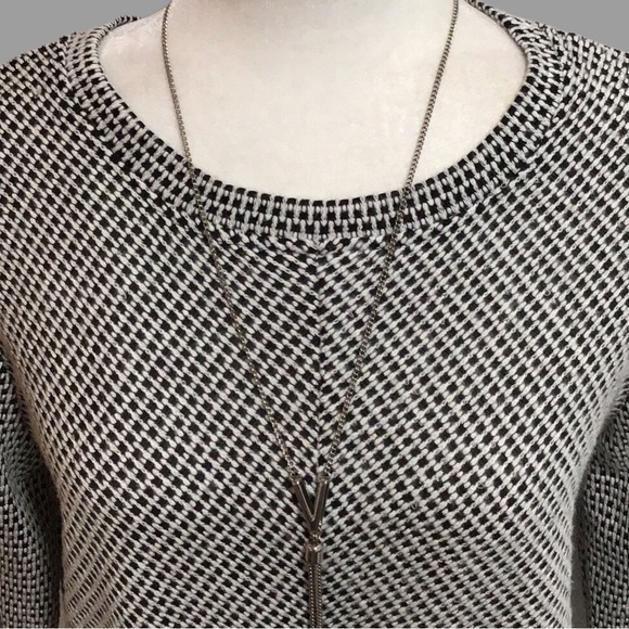 NWT A. Byer Tweed Knit Top with Silver-Tone Necklace, Off-White & Black, Size L - Picture 5 of 10